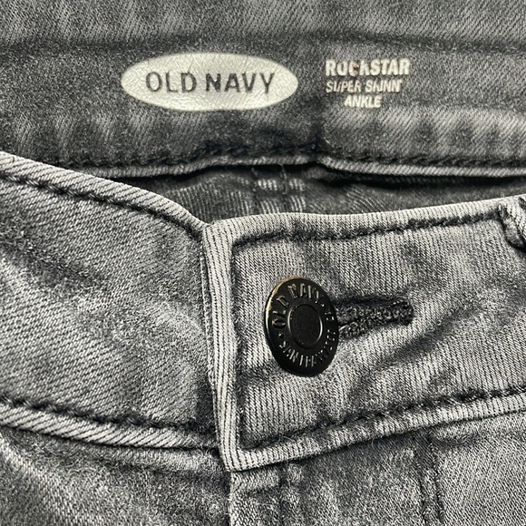Old Navy Rockstar Skinny Skinny Jeans Distressed Ripped Raw Hem Ankle Size 0 - Picture 4 of 10